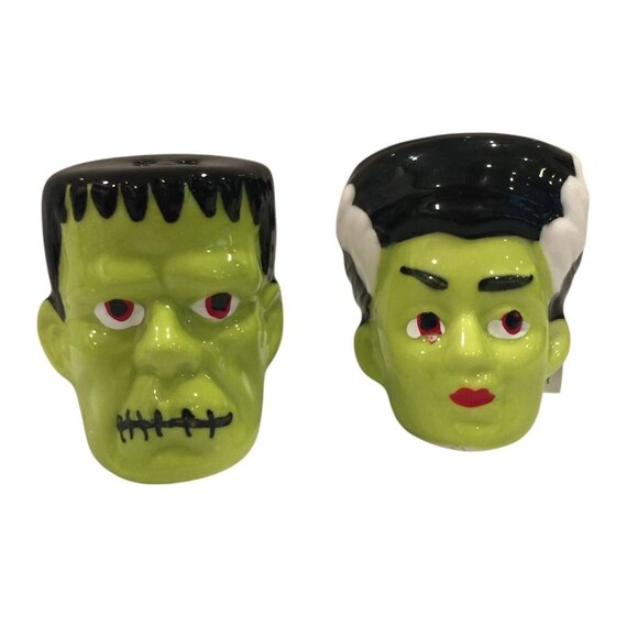Cracker Barrel 2025 Frankenstein & Bride Salt & Pepper Shakers - Picture 1 of 7